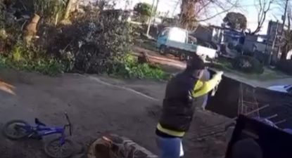 un video muestra el momento exacto en el que el policia disparo y mato a dos hinchas de nacional en toledo