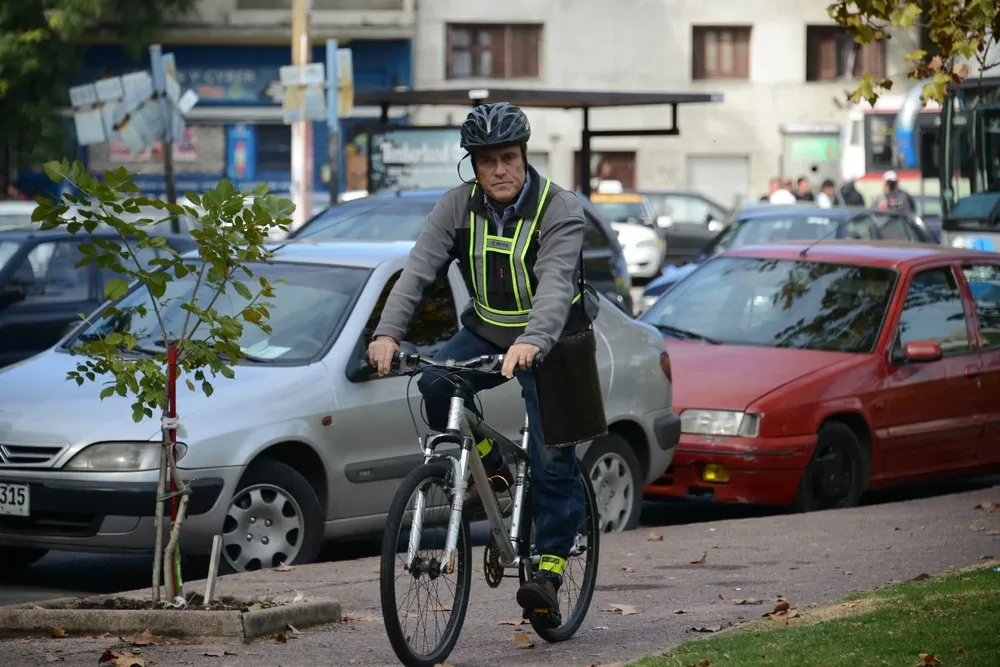 Daniel Martínez en un viaje en bicicleta. (Archivo)