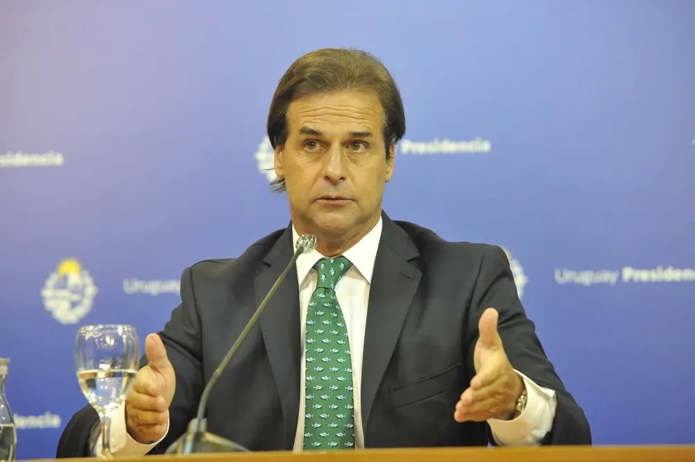 El presidente Luis Lacalle Pou encontró una fórmula impresionante para tener más pelo, dijo su esposa.