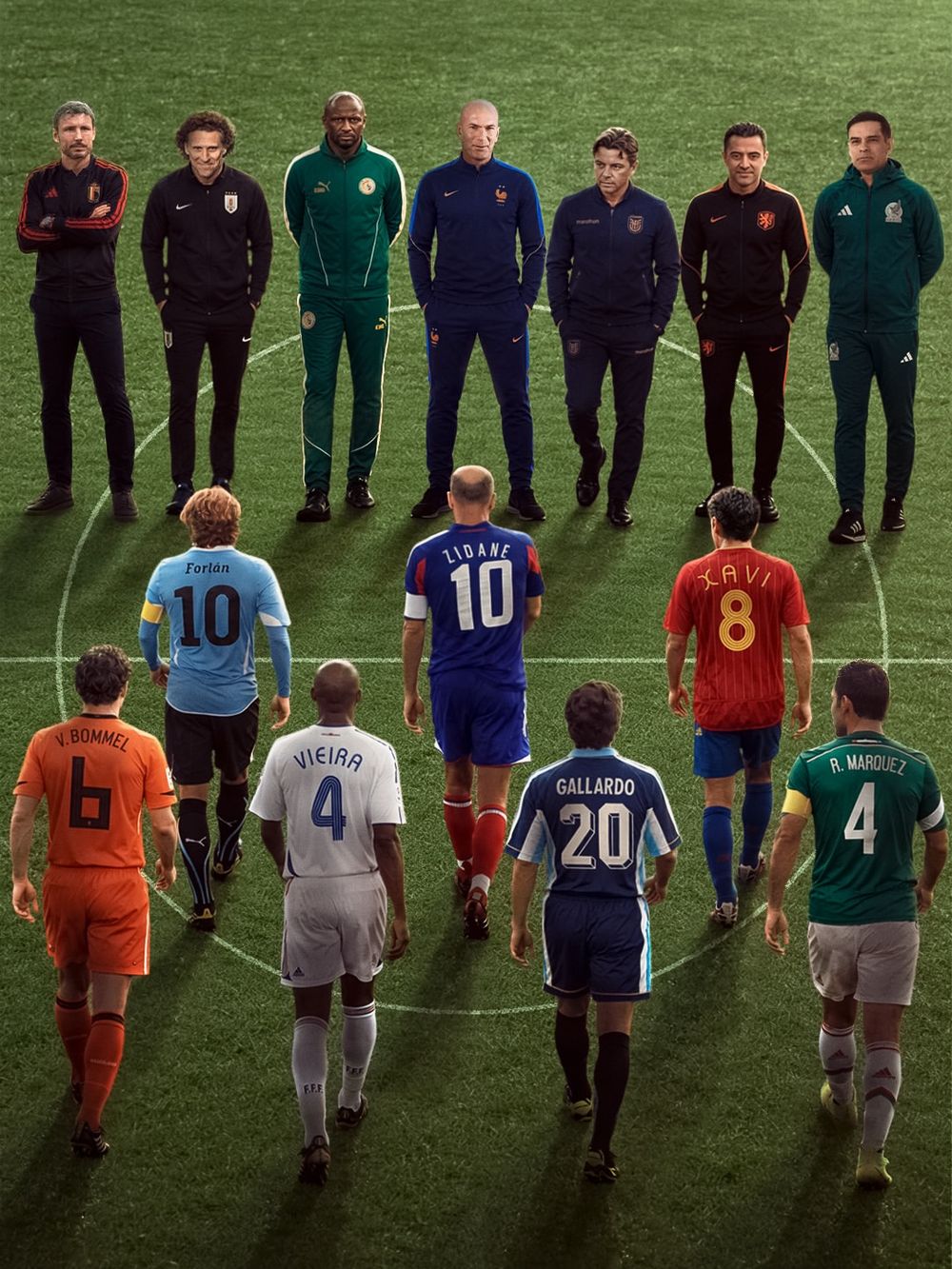 Diego Forlán en el afiche de la FIFA con las leyendas que comenzaron a dirigir selecciones