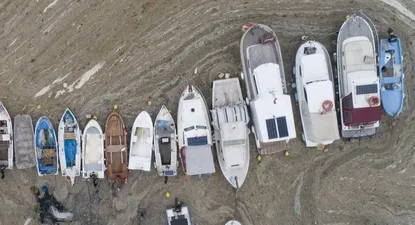 Pequeños barcos de pesca no pueden navegar debido al moco de mar