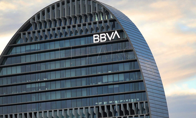 Tras más de un año de negociaciones, autorizan la OPA del BBVA al Sabadell.