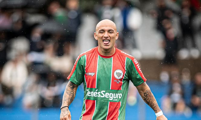 Colón goleó a Rampla Juniors 8-0