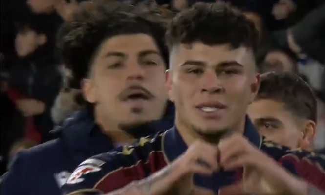 Alan Matturro celebra su primer gol en Europa