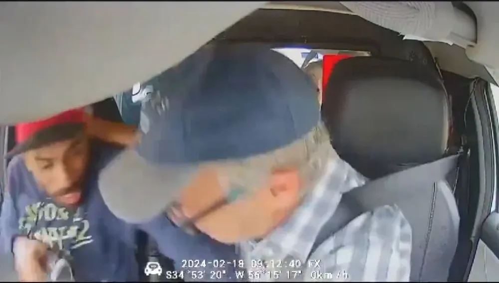 Pelea entre el taxista y el hombre que lo quiso robar