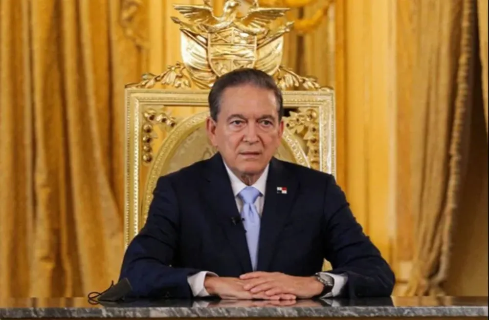 Laurentino Cortizo, presidente de Panamá, en el Palacio de las Garzas durante anuncio sobre congelamiento de precios en alimentos y combustibles