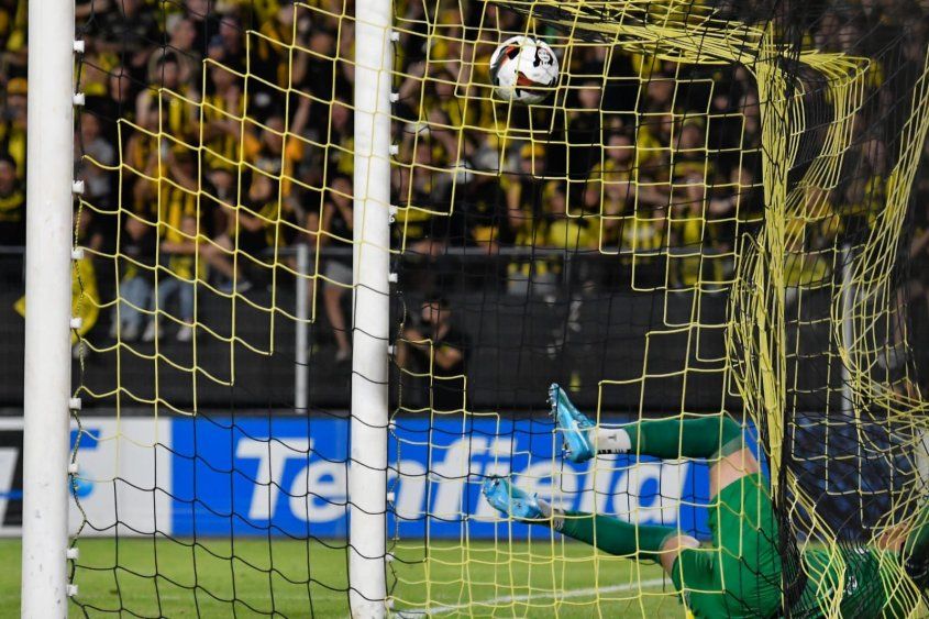 Lentinelly tras el golazo de Leo Fernández en Peñarol vs Liverpool