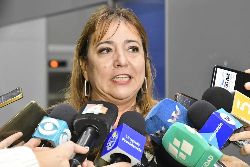 La ministra Moreira a la salida de la reunión con Lacalle Pou y Delgado