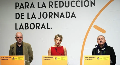 Yolanda Díaz junto a los titulares de UGT y CCOO