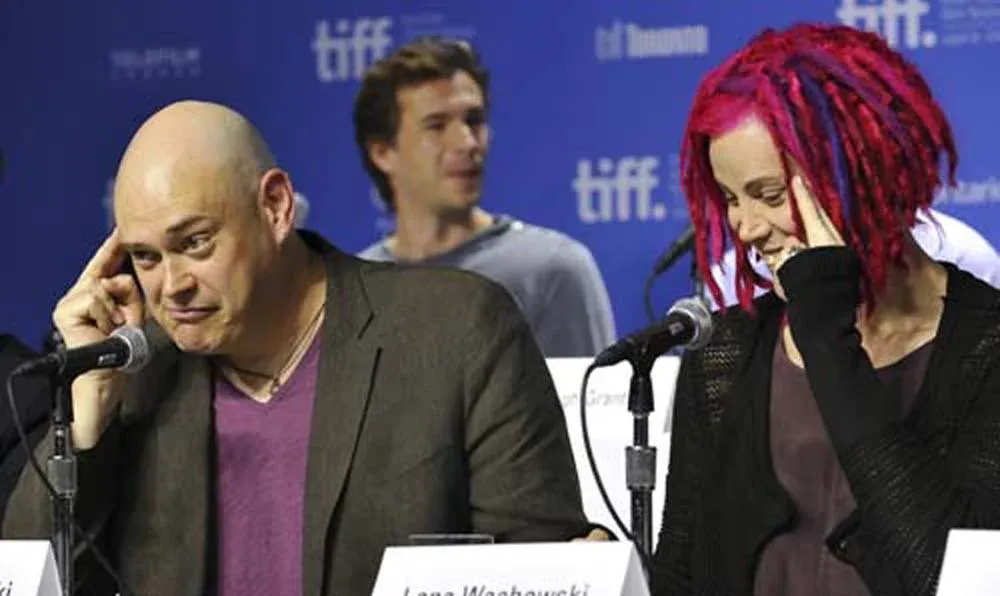 El segundo hermano Wachowsky anunció públicamente que es transexual y su nombre es Lilly. Su hermano ya lo había hecho en 2012