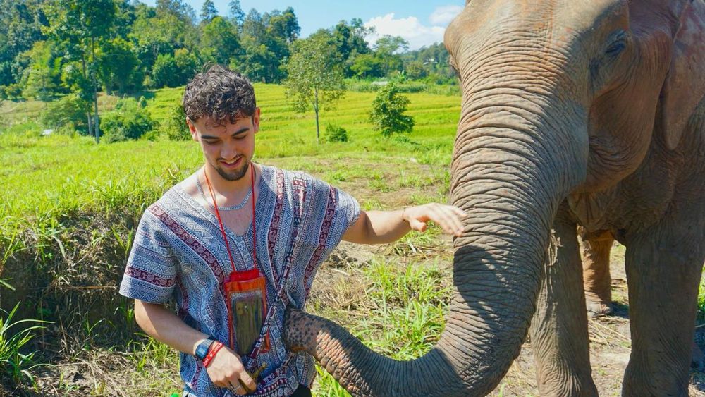 Calum viajaba por el sudeste asiático cuando sufrió una intoxicación por metanol en Vang Vieng, Laos.