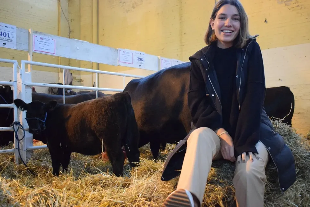 Delfina vive con emoción el Prado de los 150 años de la ARU, gremial que preside su padre, Gonzalo Valdés.