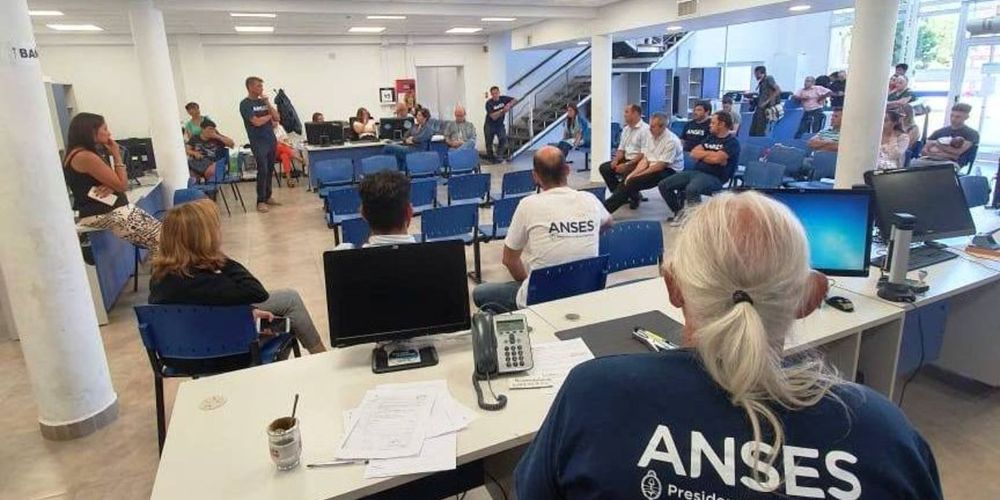 EMPLEADOS PÚBLICOS.png