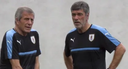 Óscar Tabárez y el profe Herrera. (Archivo)