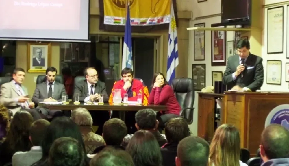 El presidente de la Anrtci, Eduardo Franchi, presentando la actividad