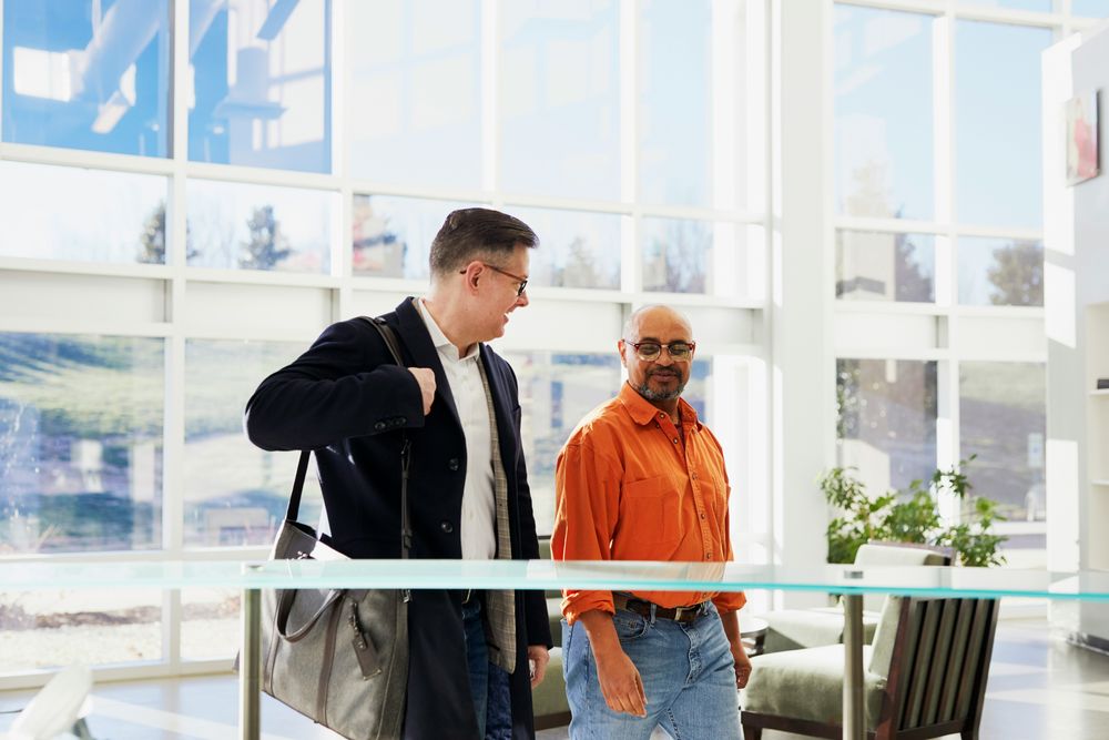 Surface Experts ofrece sueldos de 80.000 dólares para ventas externas.  