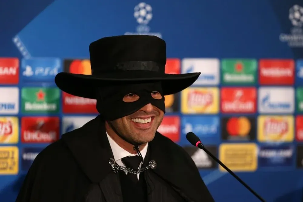 Paulo Fonseca como El Zorro
