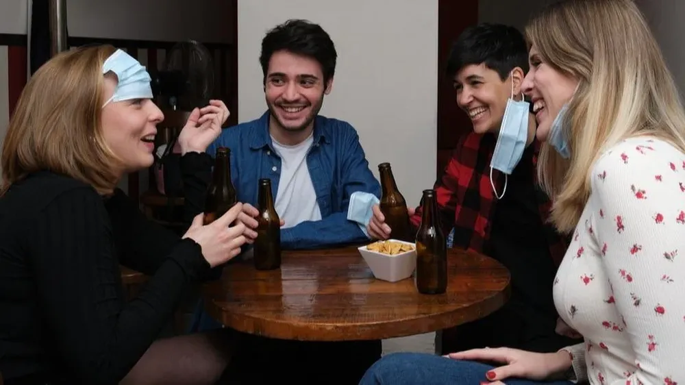 ¿El elevado riesgo de contraer la covid-19 que supone saltarse las medidas pesa menos que las necesidades de socialización y disfrute?