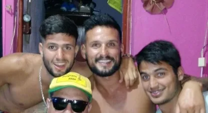 Cristian Malán, arriba a la izquierda, con sus dos hermanos y su padre