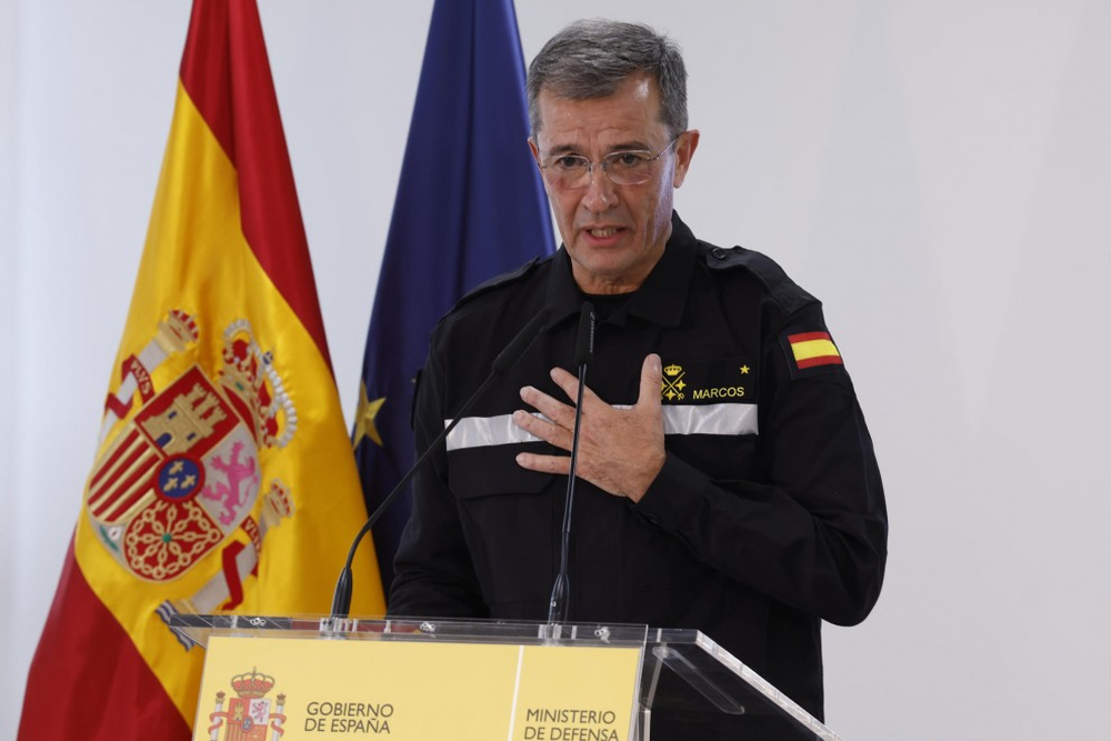 El general jefe de la UME, Javier Marcos, comparece ante los medios para informar de lo abordado en la reunión del comité de crisis para el seguimiento de los efectos de la DANA