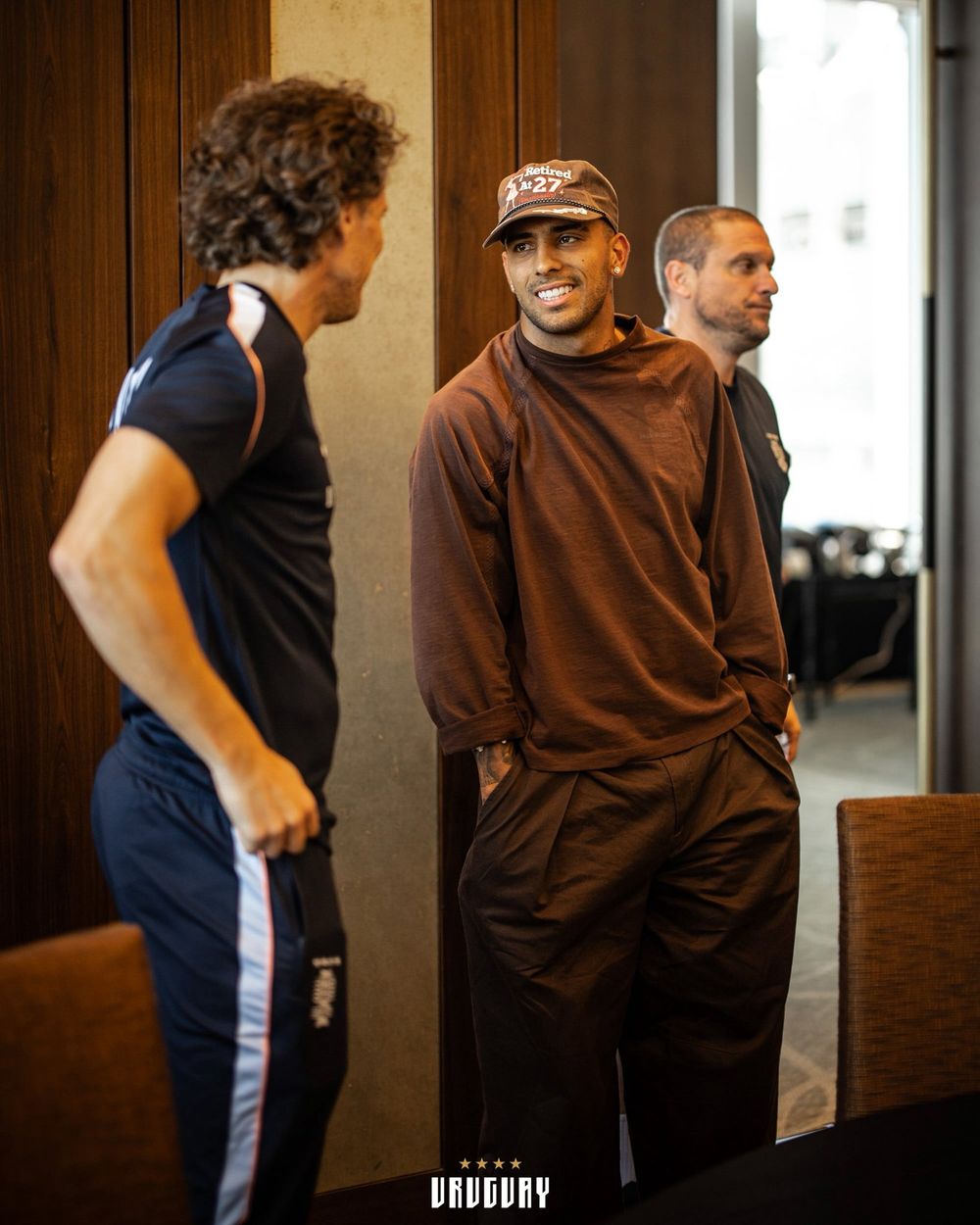 La charla de Diego Forlán y Rodrigo Zalazar en la llegada a Japón para sumarse a la selección uruguaya