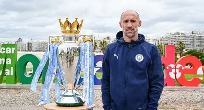 Pablo Zabaleta con la Premier