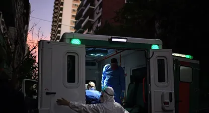 contagio masivo en geriatrico argentino obliga a trasladar 25 ancianos a hospitales
