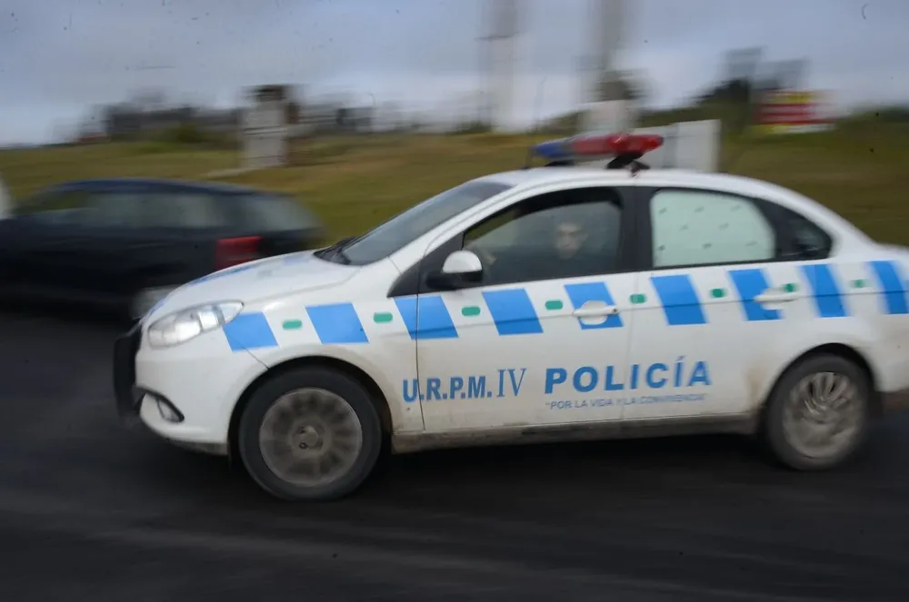 Foto de archivo. La policía llevó ante un juez de Paz a menores que causan molestias y agreden en liceo 1 de La Paz