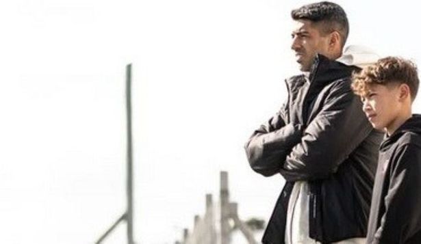 Luis Suárez y su hijo Benjamín estuvieron en la práctica de Deportivo LSM