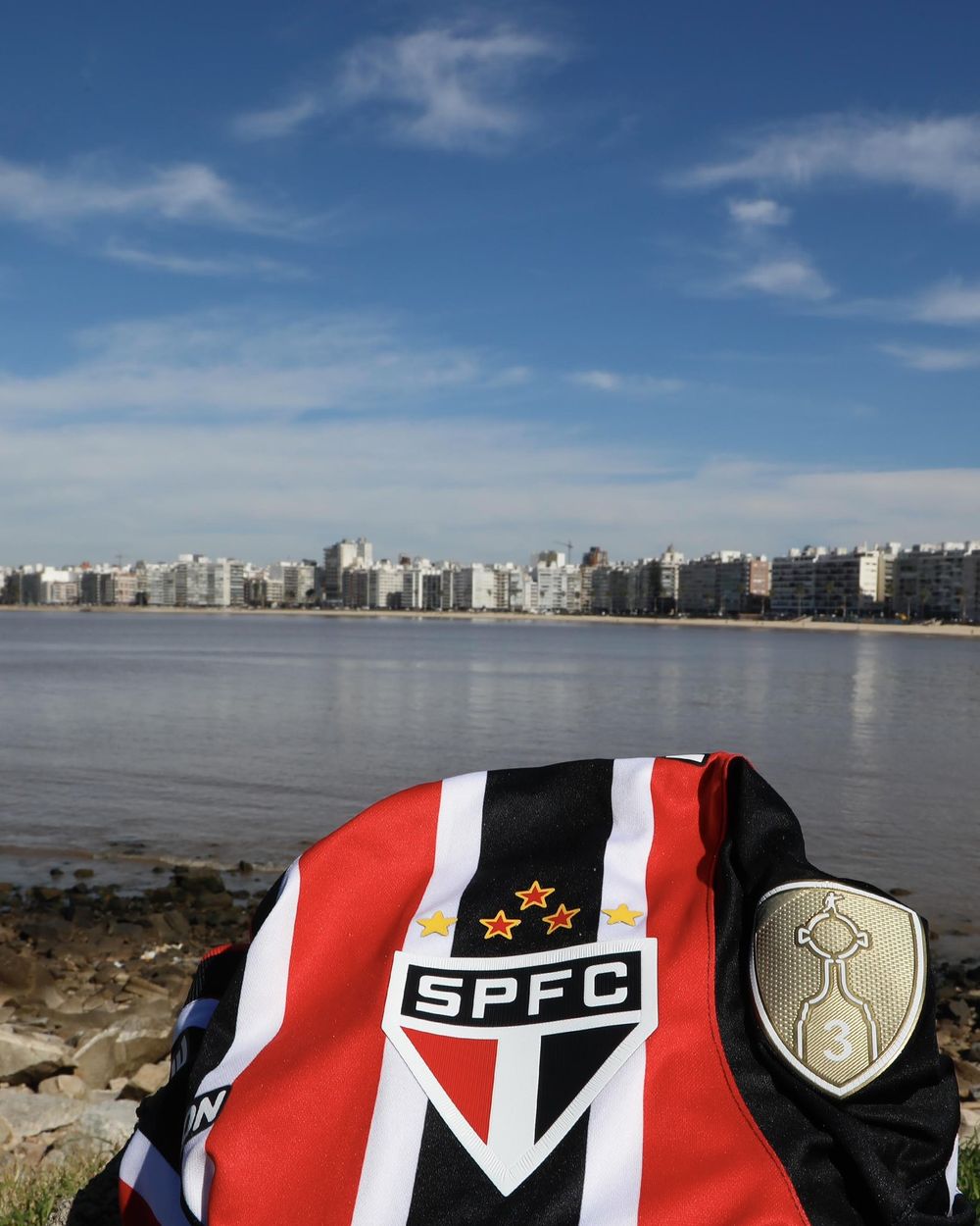 La camiseta de Sao Paulo en Montevideo