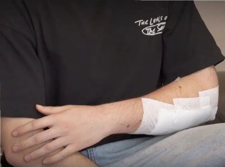 Joven de Maldonado atacado con arma blanca en Montevideo