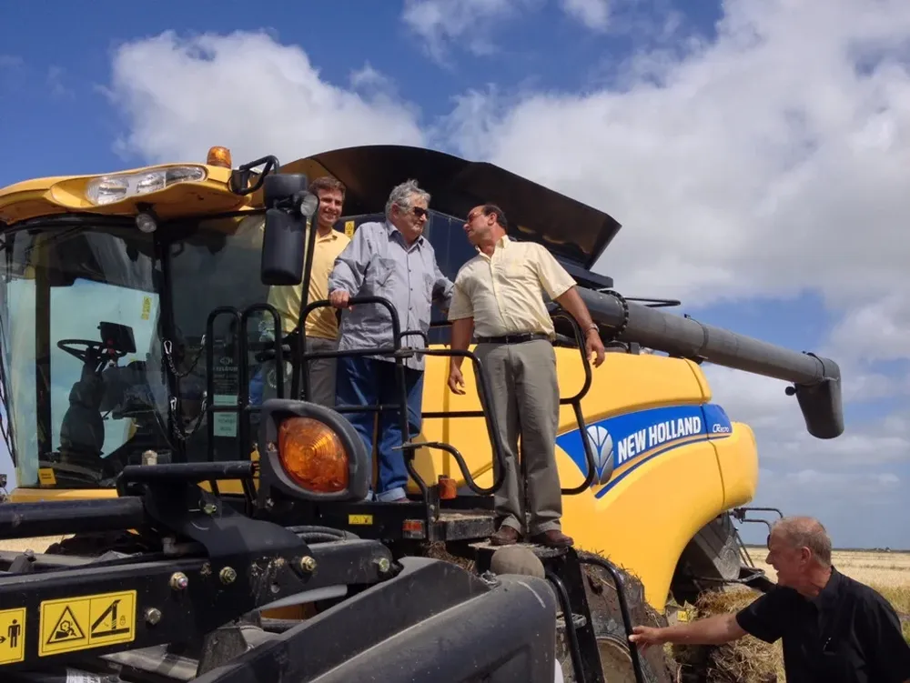 El presidente cosechó con una New Holland