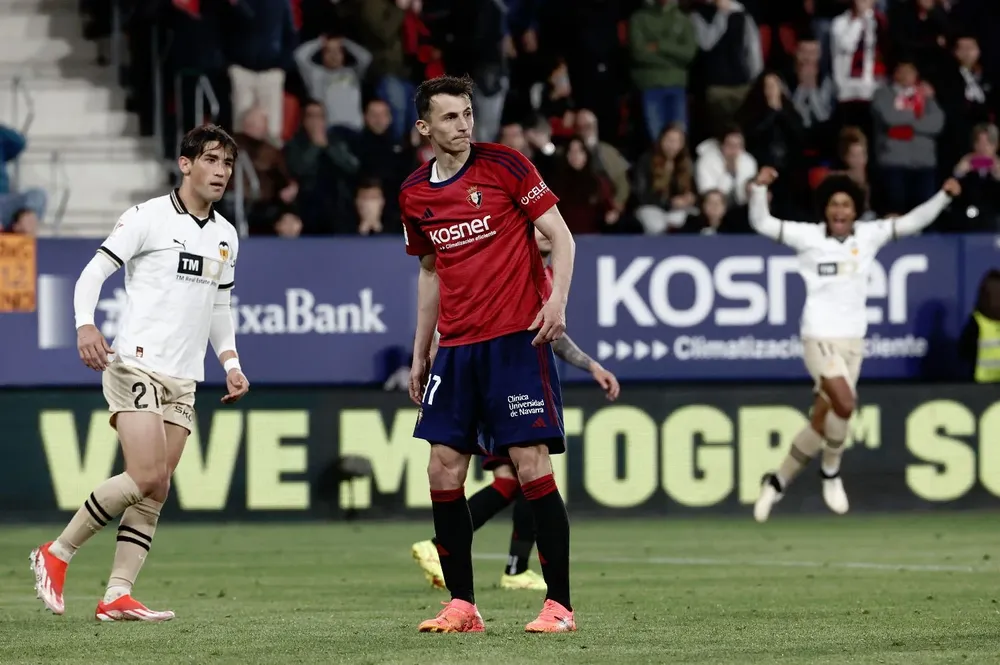 Budimir no puede creer el penal que pateó y ganó Valencia