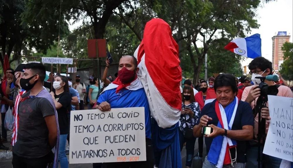 Paraguayos indignados con la política que lleva adelante el gobierno