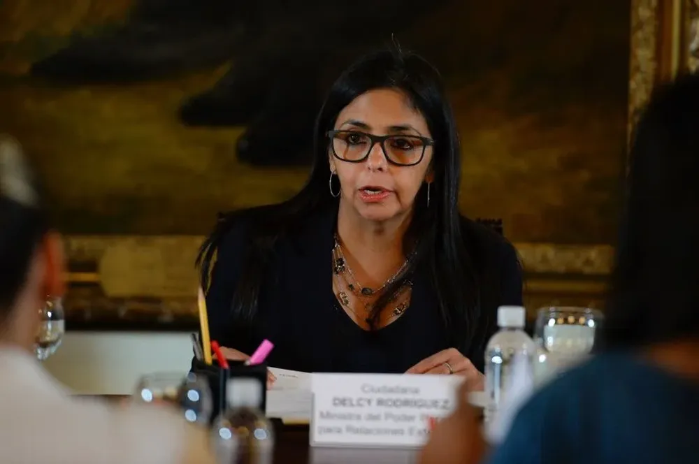 Venezuelan Foreign Minister Delcy Rodriguez holds a meeting with members of Commission for Truth and Justice,  in Caracas on December 2, 2016. Venezuela on Friday angrily rejected its suspension from the South American economic bloc Mercosur, saying it did not recognize the action taken by the groups four other member states. / AFP / Federico PARRA