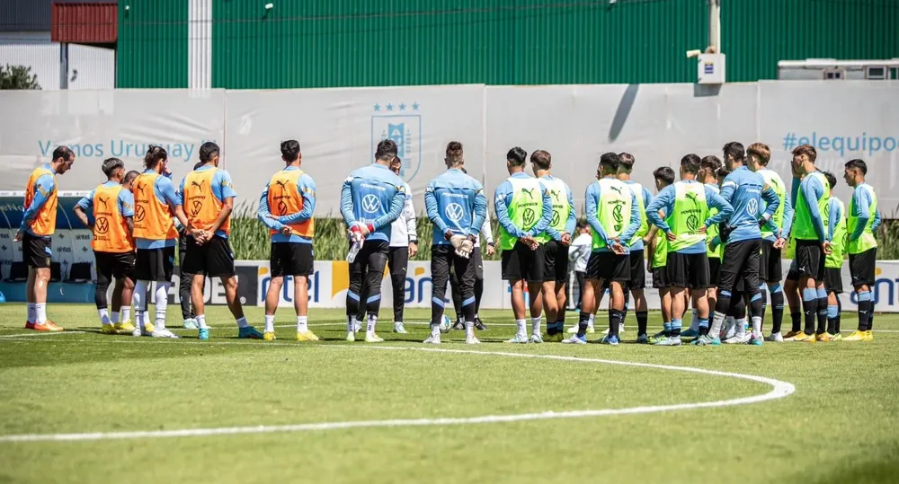 Charla de Diego Alonso en el Complejo