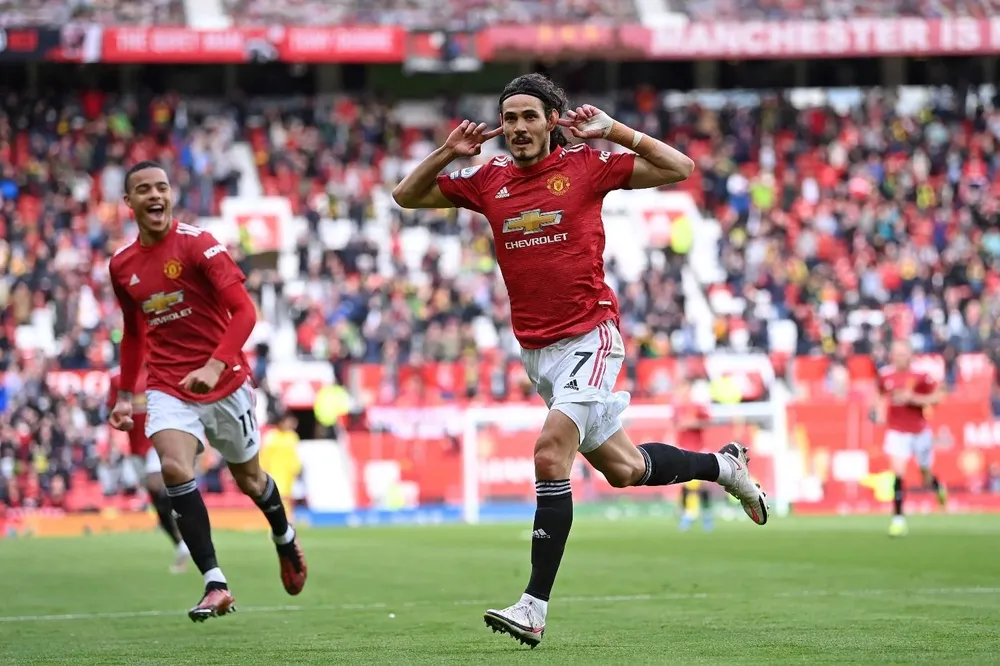 El festejo de Cavani tras su gol ante Fulham en Old Trafford