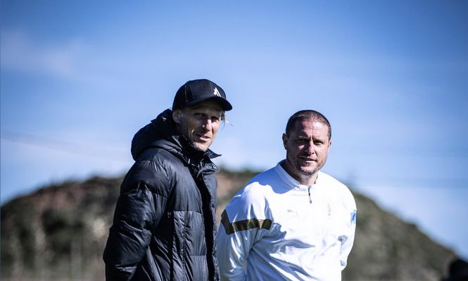 Diego Forlán y Diego Ruso Pérez en el amistoso de la sub 20 y Durazno FC