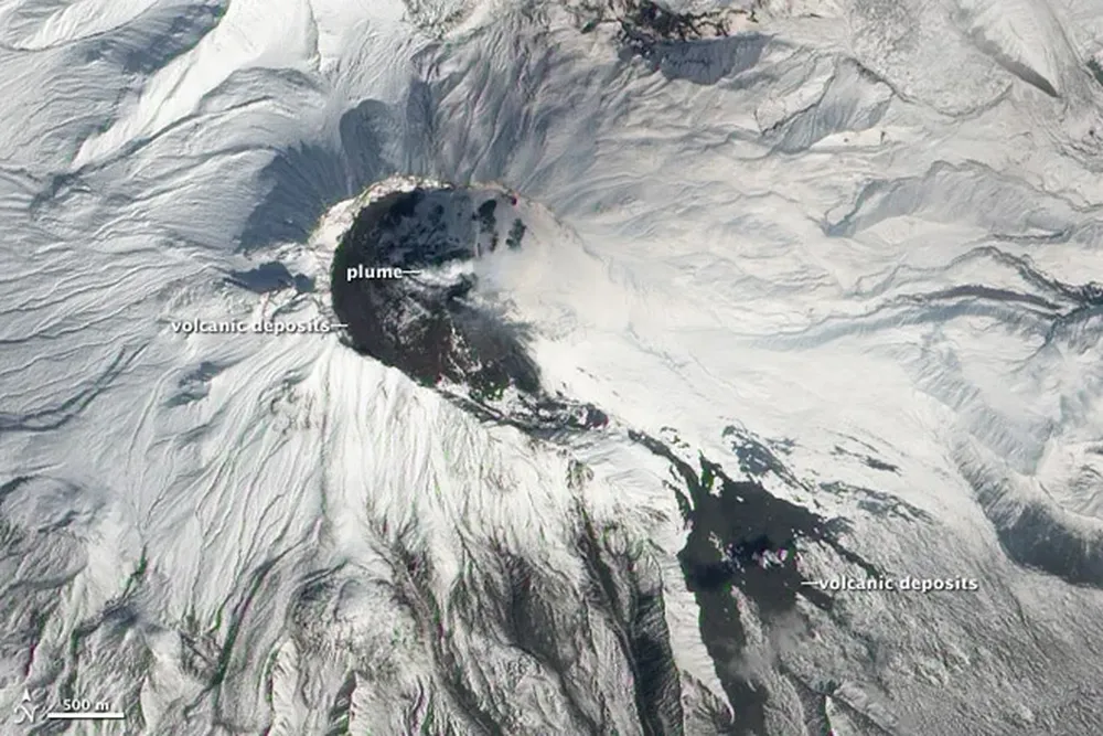 Bezymianny, Rusia Ubicado en Kamchatka, es una de los volcanes más pintorescos, según Wired.