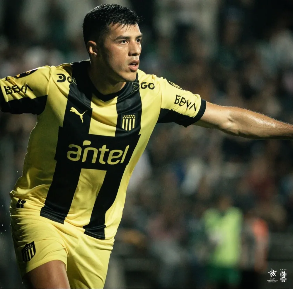 Segueira anotó los dos goles de Peñarol