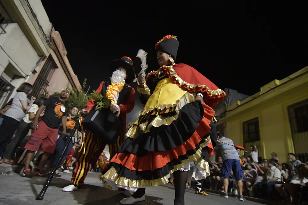 Integrantes de la comparsa Cenceribó.