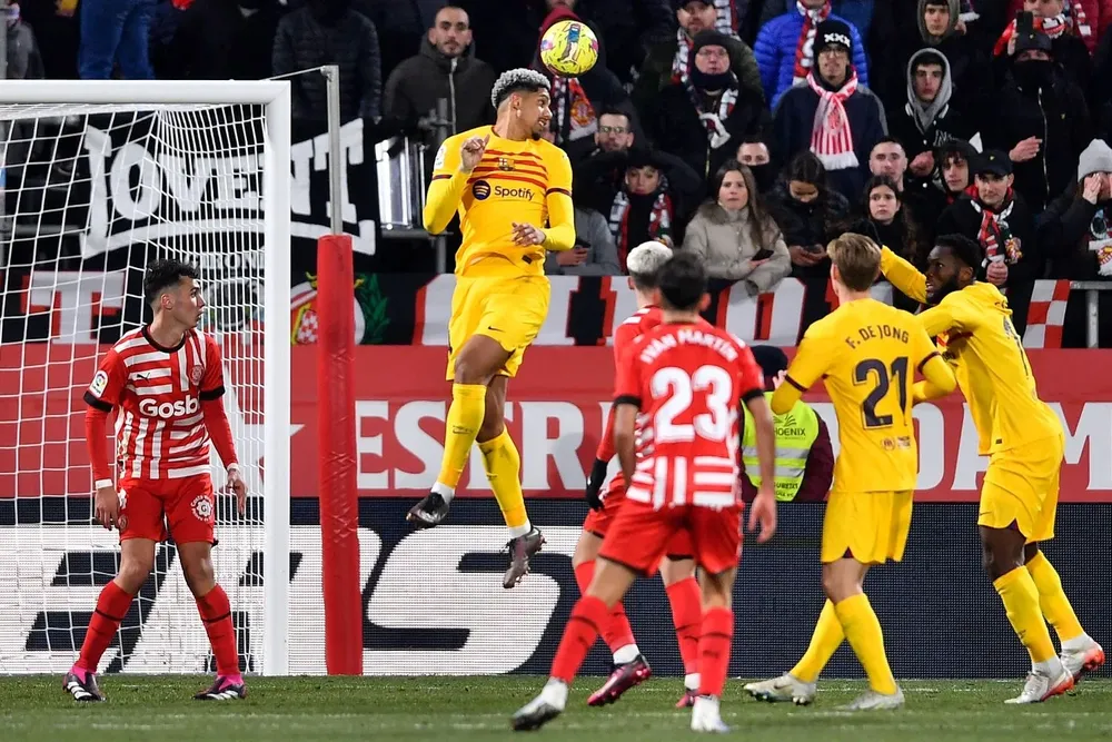 El salto impresionante de Ronald Araujo