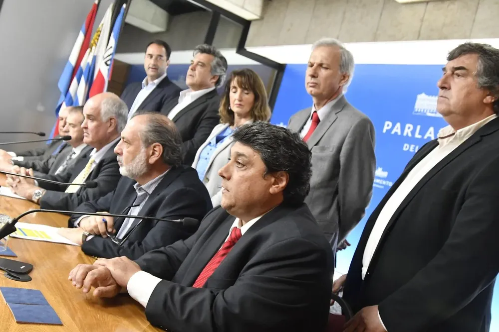 La bancada de coalición al anunciar acuerdo por la Rendición de Cuentas.