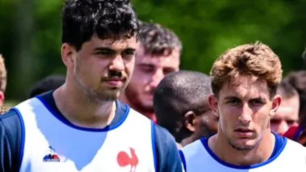 Los rugbiers franceses Oscar Jegou y Hugo Auradou