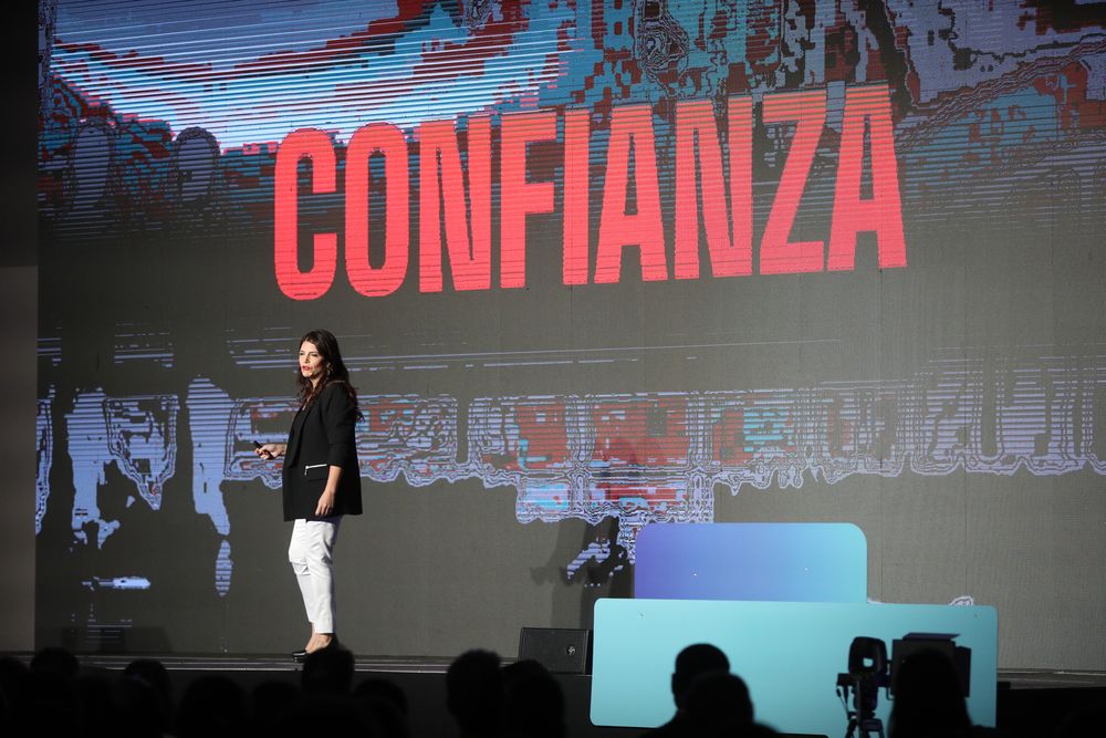 Fernanda Ariceta explica como trabaja Alva Creative House como caso inspirador en la MegaExperiencia Endeavor. &nbsp;