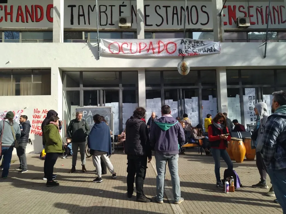 Estudiantes ocupan el IPA por segundo día consecutivo