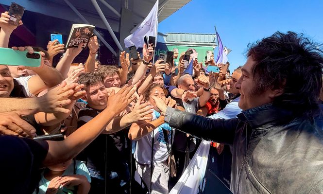 Cualquier alternativa es volver al pasado, dijo Milei tras suspender una caminata en Santa Fe