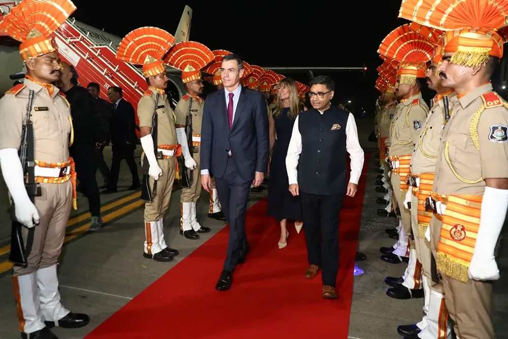 Pedro Sánchez, en la India, este lunes junto al primer ministro Narendra Modi.