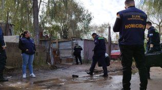 Policía trabaja en el cuádruple homicidio en Barrio Maracana