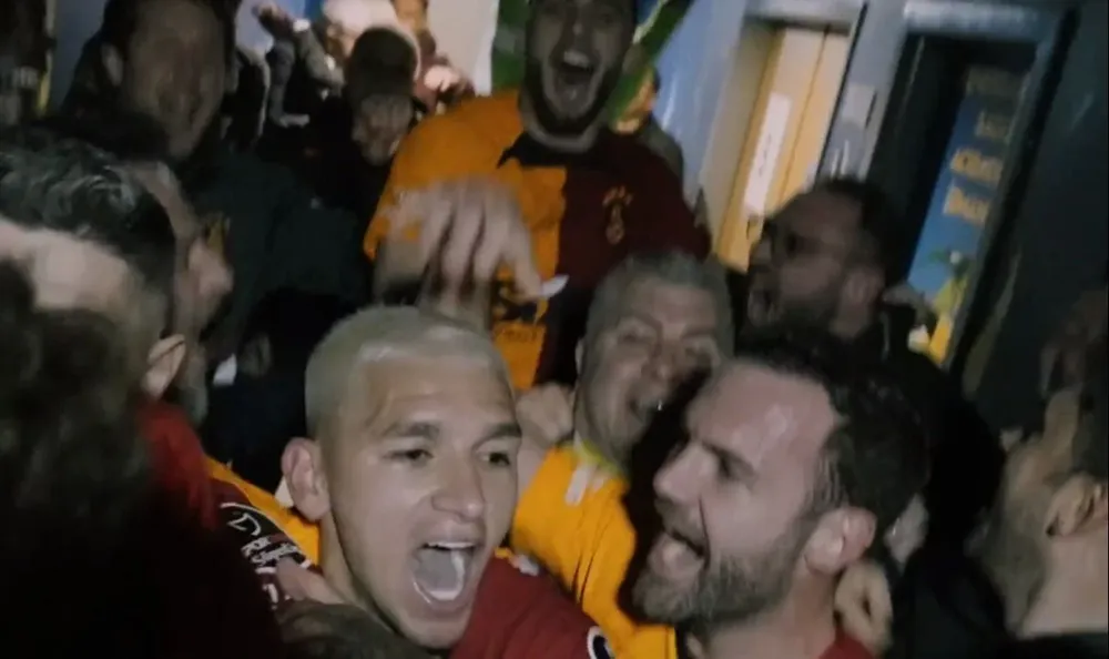 Fernando Muslera y Lucas Torreira en los festejos de Galatasaray